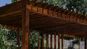 Alege lazura potrivită pentru lemnul tău – Ghid comparativ complet